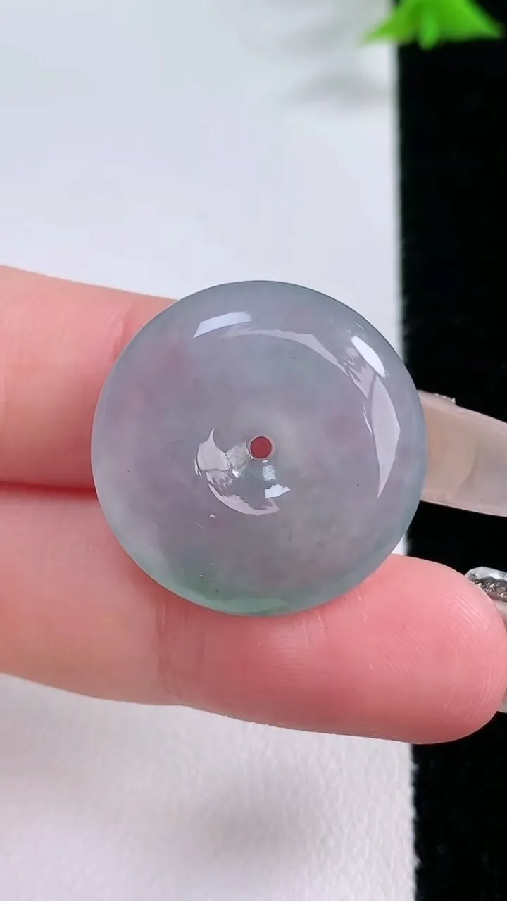 天然A货翡翠飘花平安扣吊坠，尺寸23.2-5.6，重量:6.35g
1月27日