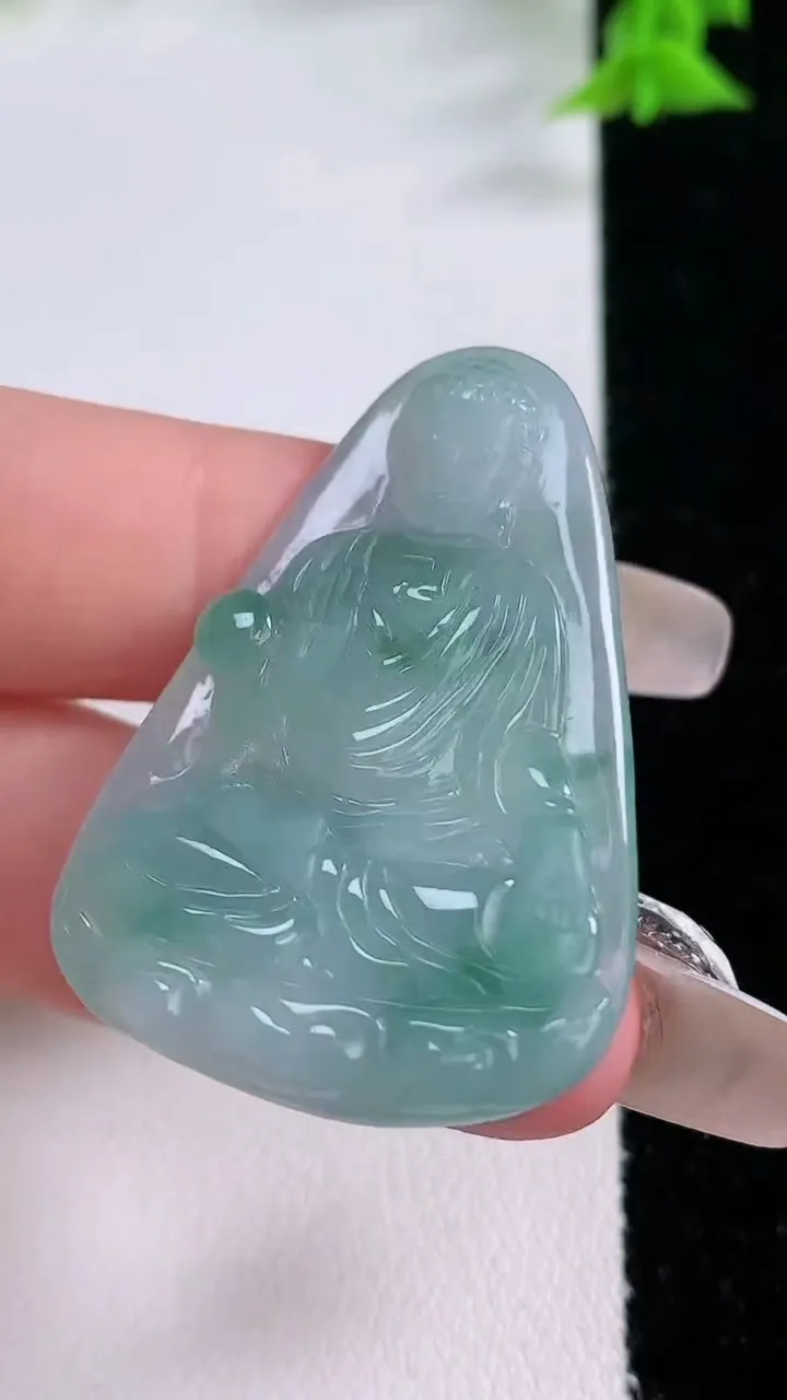 天然A货翡翠飘花阿弥陀佛吊坠，尺寸41.5-27.7-4.6，重量:9.43g
1月27日