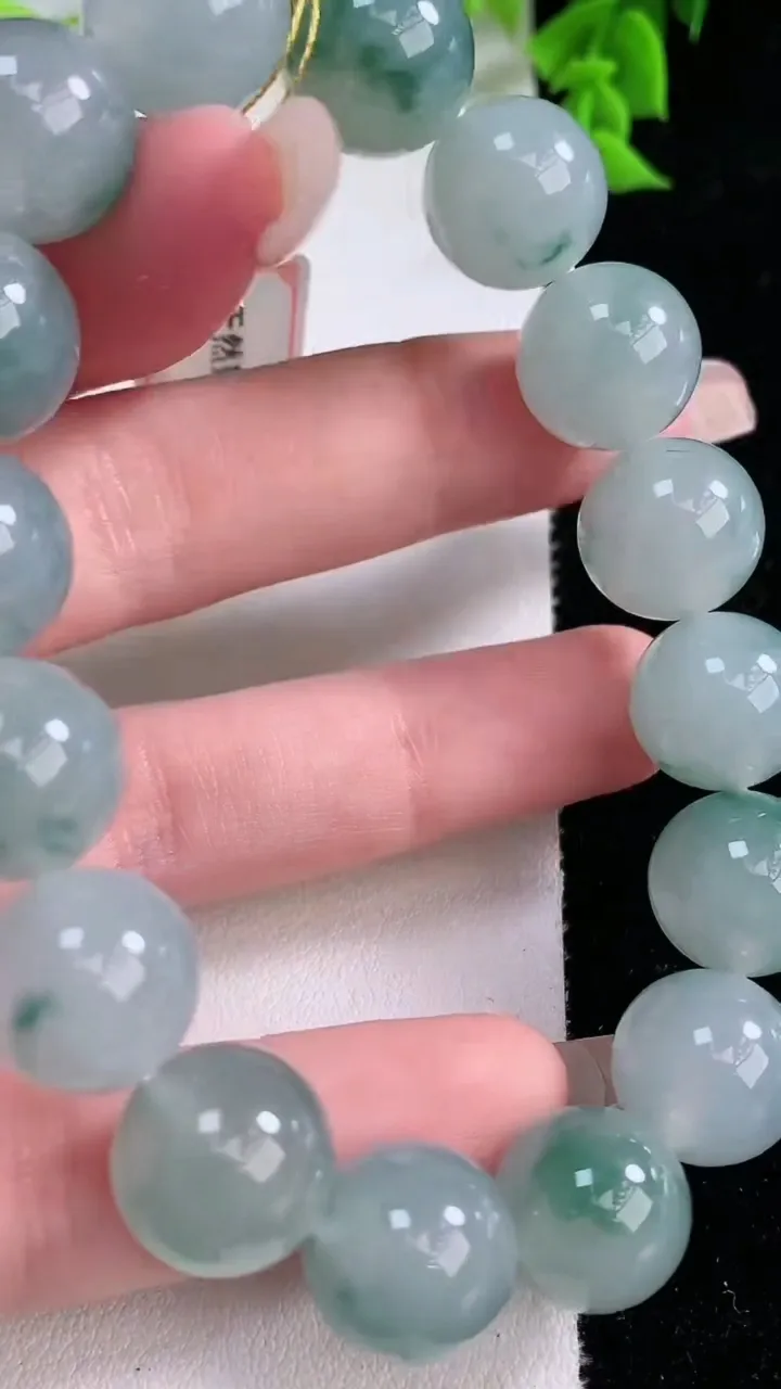 天然A货翡翠种飘花圆珠手串，尺寸12.8-16颗，重量:58.43g1月27日
工厂直销收藏佳品,种