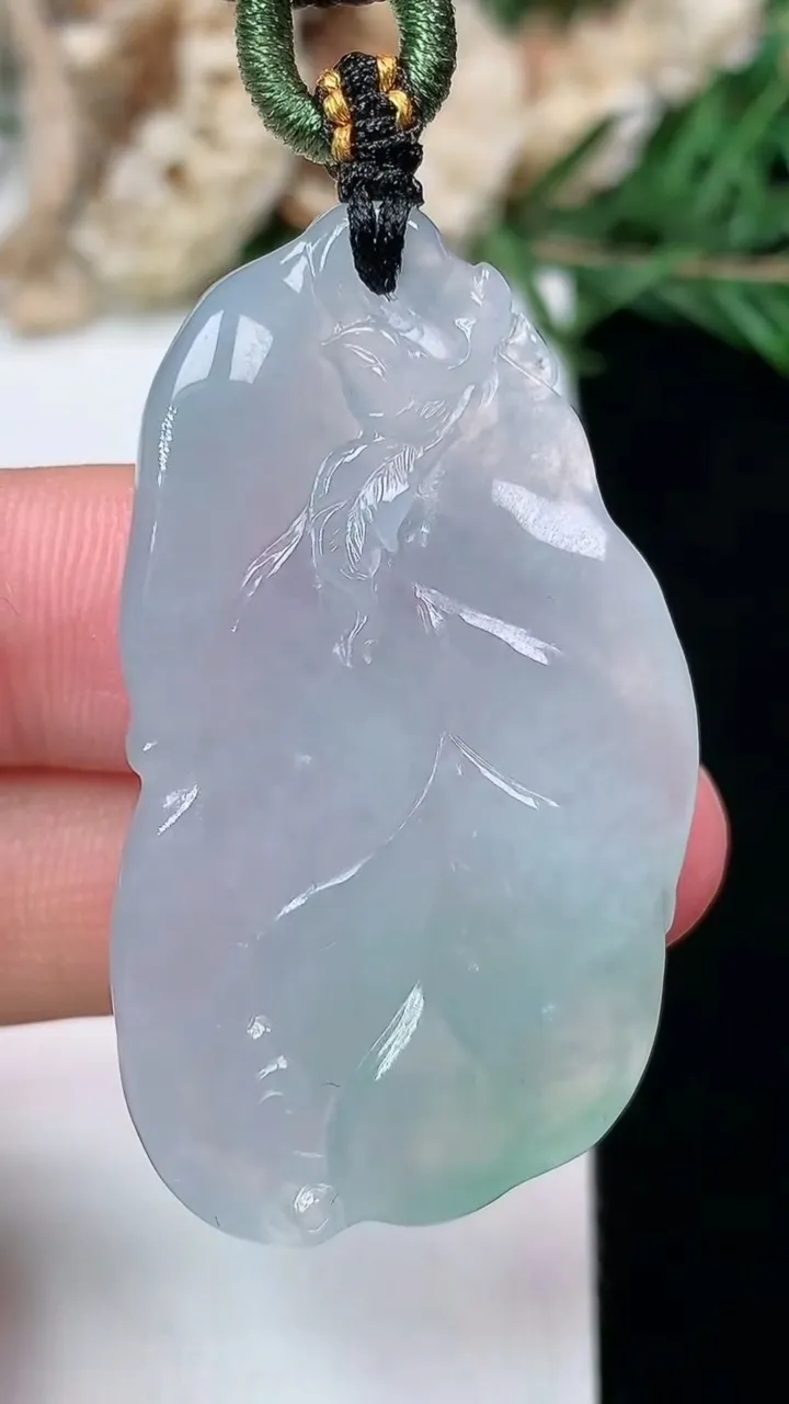 天然A货翡翠无相观音吊坠，尺寸42.9-25-9.2，重量:16.99g
1月27日