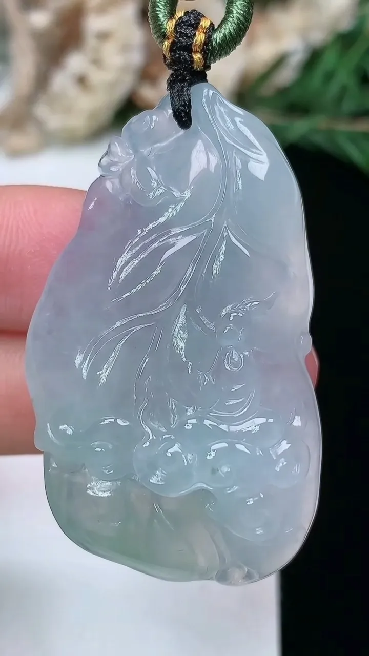 天然A货翡翠无相观音吊坠，尺寸42.9-25-9.2，重量:16.99g
1月27日