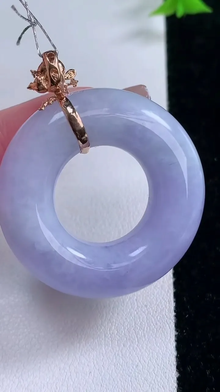 天然A货翡翠18K金紫罗兰平安环吊坠，尺寸38-11，重量:27.57g
1月27日