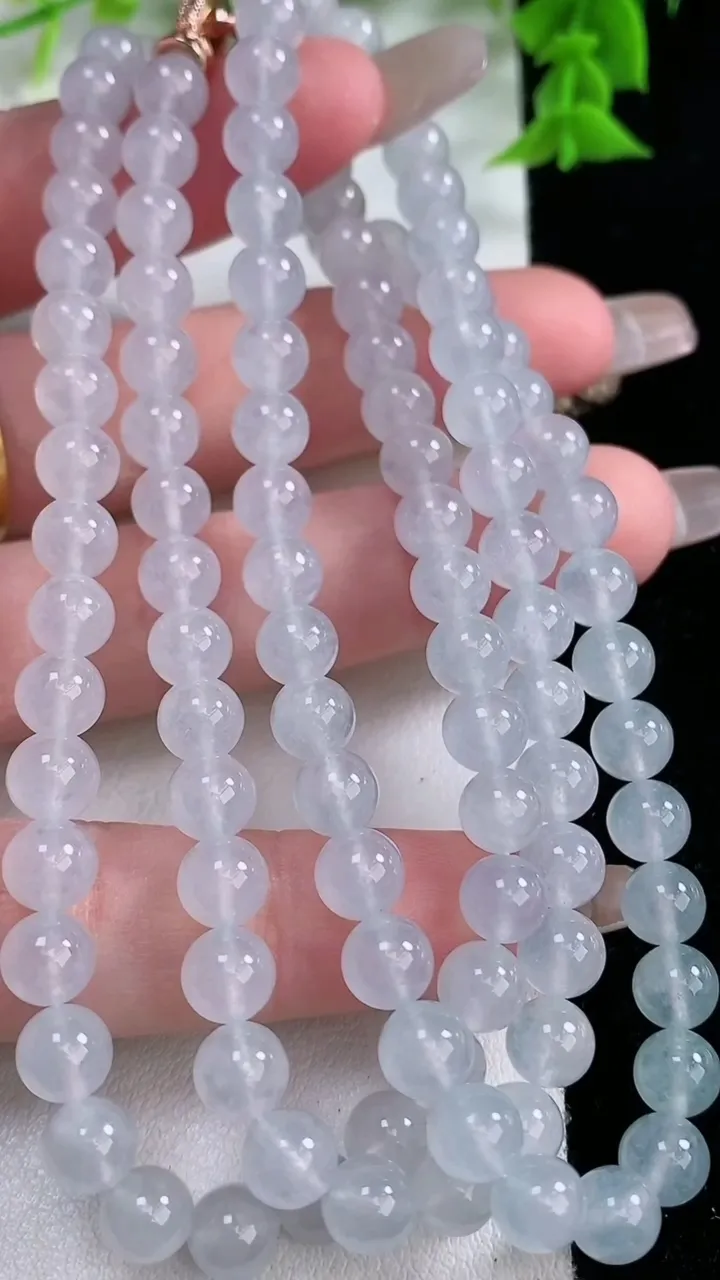 天然A货翡翠种白冰圆珠项链，尺寸6.2-108颗，重量:45.83g1月27日
工厂直销收藏佳品,种