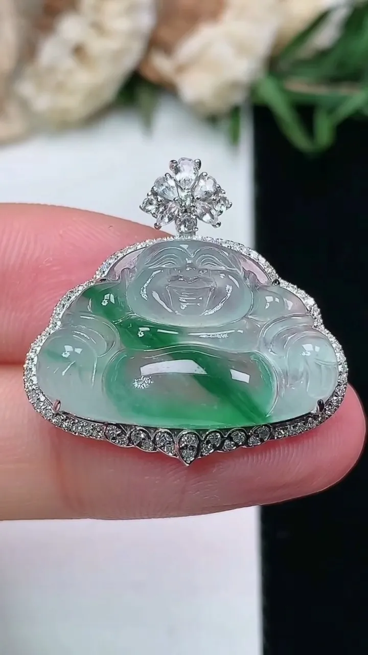 天然A货翡翠佛公吊坠，尺寸25-25-8.5，裸石14.6-23，重量:4.63g
1月27日