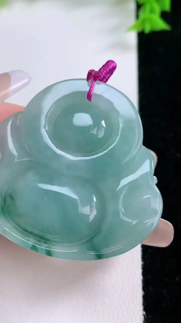 天然A货翡翠飘花佛公吊坠，尺寸41.5-46-13，重量:37.14g
1月27日