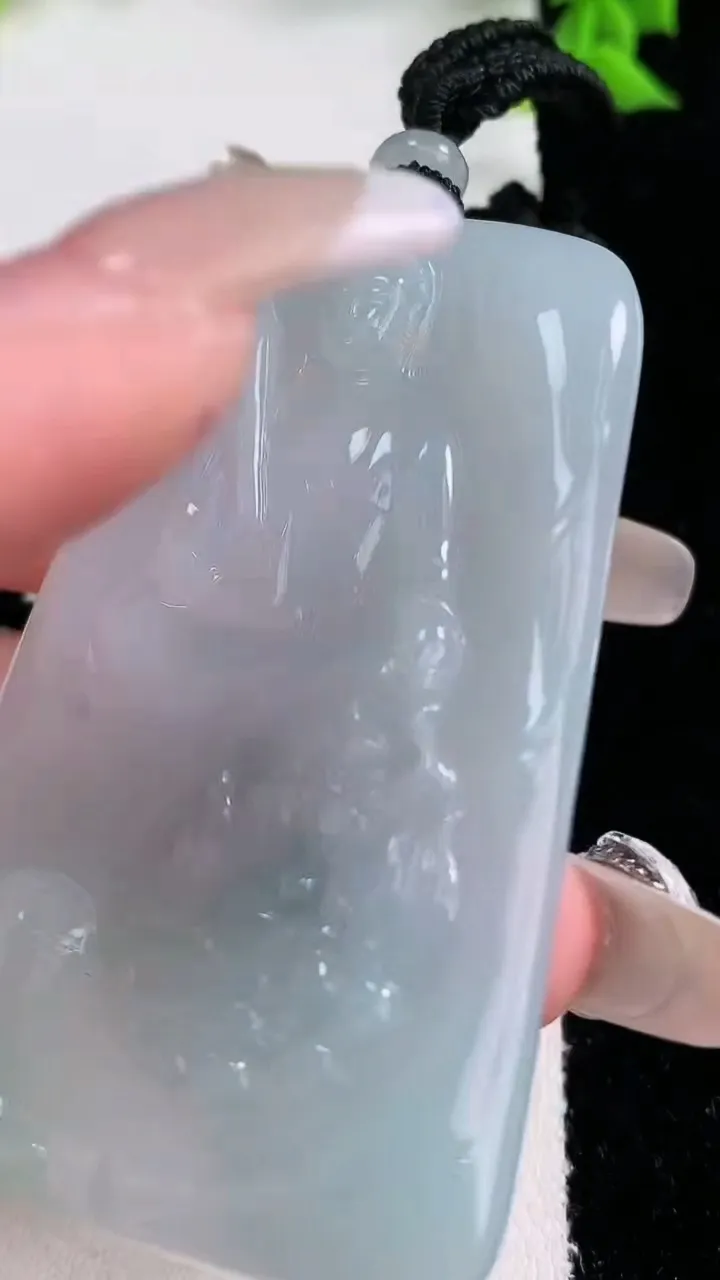 天然A货翡翠文殊菩萨吊坠，尺寸61.3-42.3-5.2，重量:35.33g
1月27日