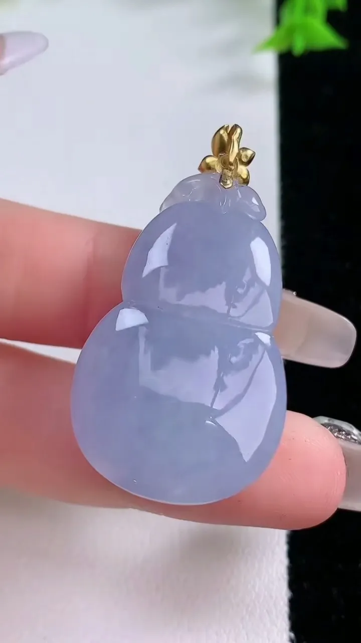 天然A货翡翠18K金紫罗兰葫芦吊坠，尺寸35.3-21.4-13，重量:14.77g
1月27日