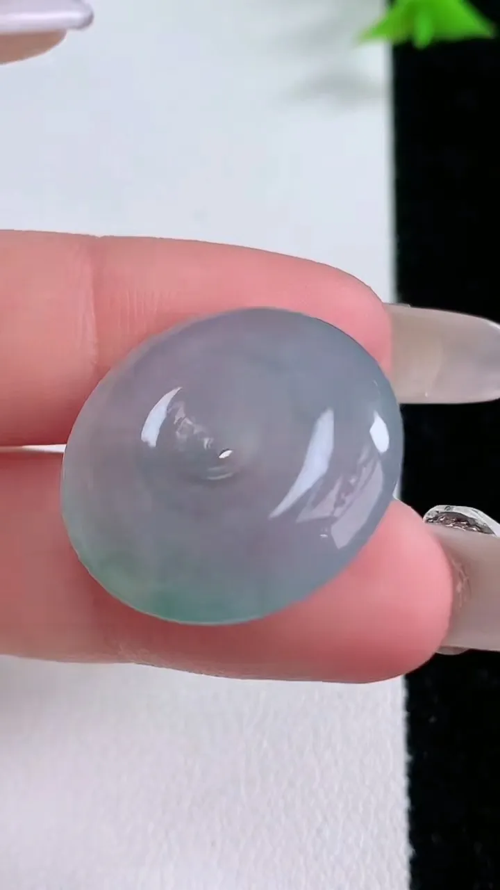 天然A货翡翠飘花平安扣吊坠，尺寸23.2-5.6，重量:6.35g
1月27日