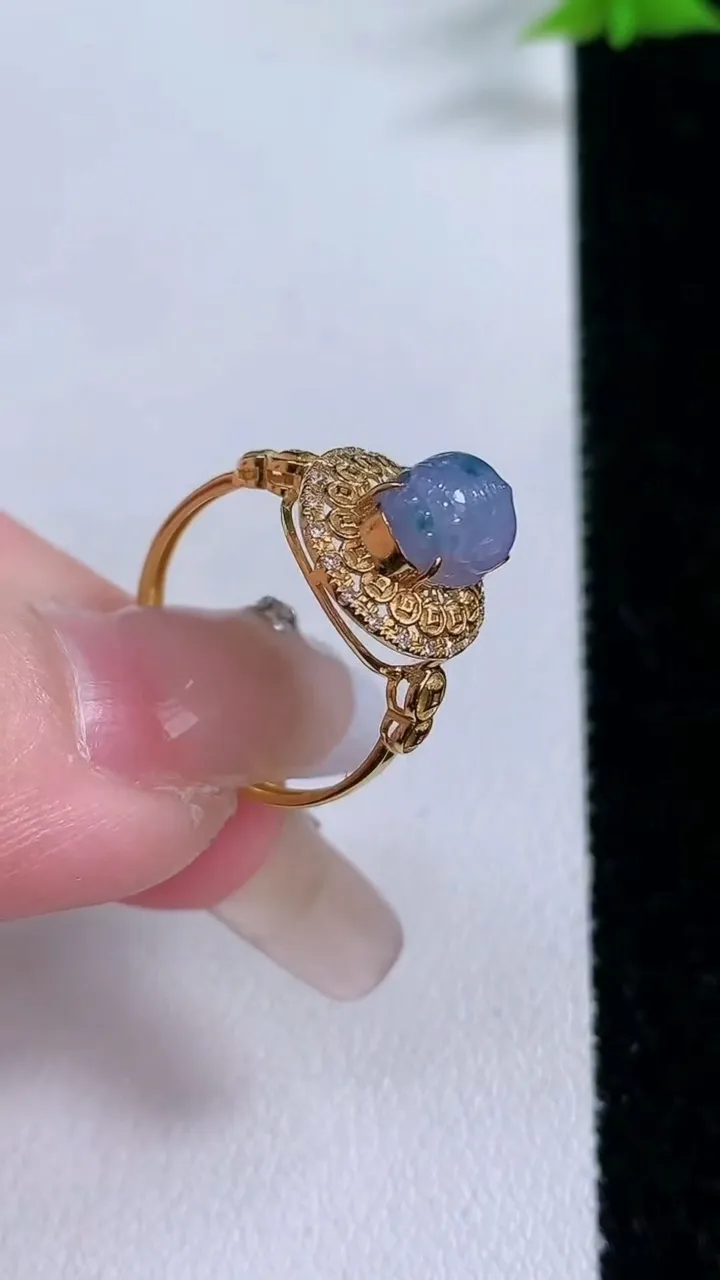 天然A货翡翠18K金紫罗兰貔貅戒指，尺寸17-8-6-7.6，重量:2.05g2026年1月27日
工厂直销收藏佳品,种好水足，色泽均匀，有种有色，上手高大气！