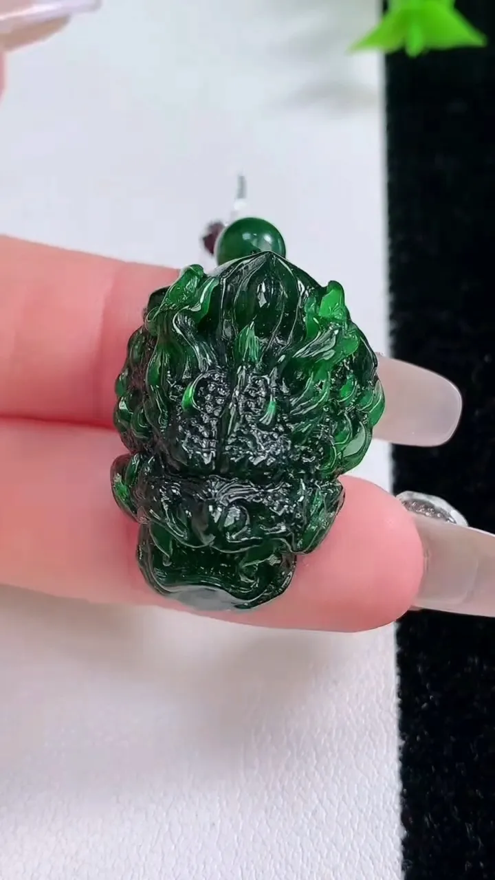 天然A货翡翠龙牌吊坠，尺寸29-22.4-12，重量:13.78g
1月27日