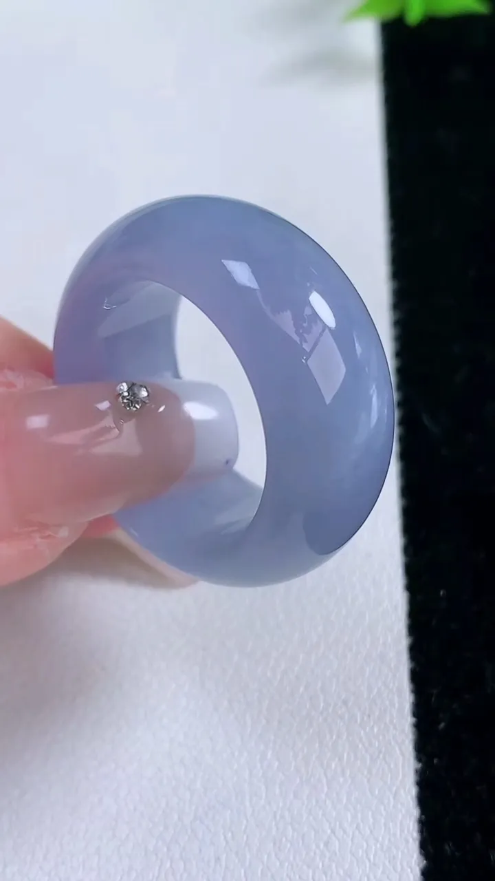 天然A货翡翠紫罗兰指环扳指，尺寸20.2-11.8-5，重量:14.38g2026年1月27日
工厂