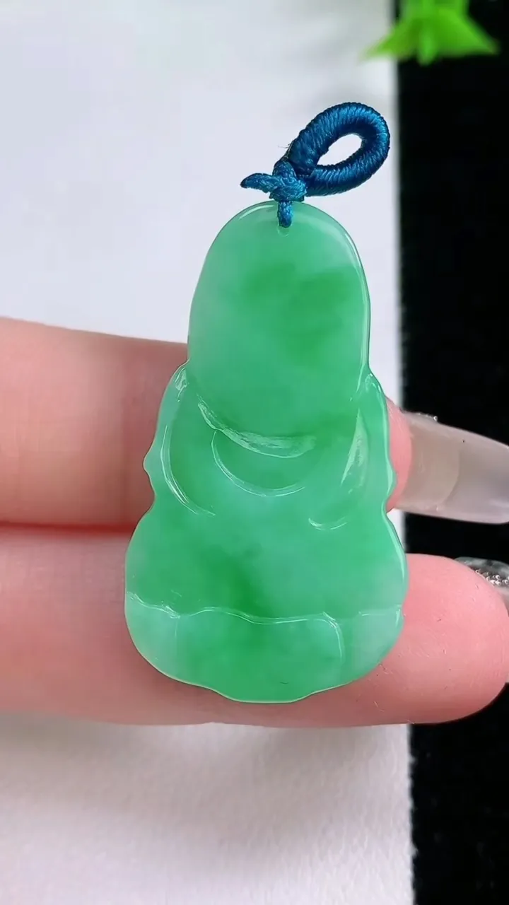 天然A货翡翠观音菩萨吊坠，尺寸35.8-20-4.8，重量:7.38g
1月27日