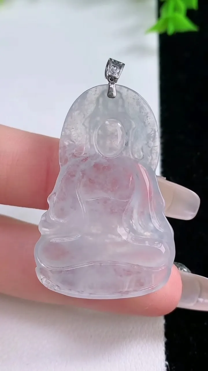 天然A货翡翠种白冰观音菩萨吊坠，尺寸41.4-27.4-3.6，重量:7.96g
1月27日