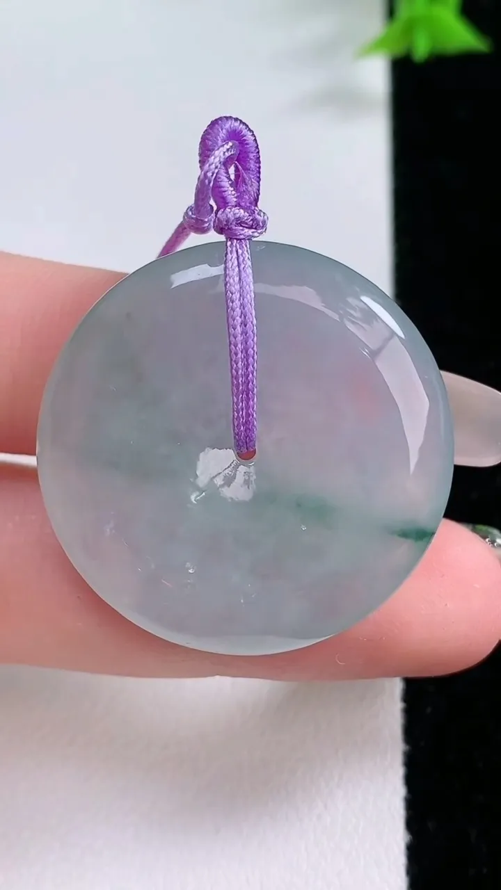 天然A货翡翠飘花平安扣吊坠，尺寸31.3-6，重量:12.11g
1月27日