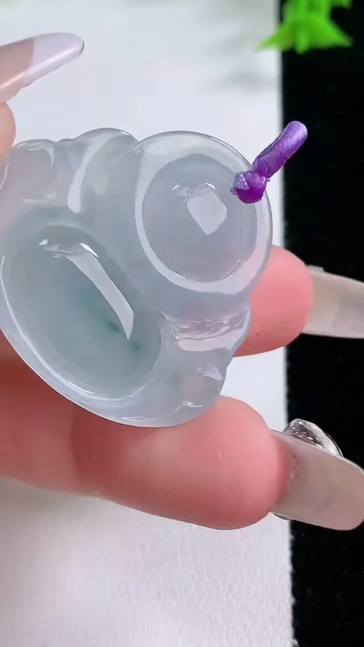 天然A货翡翠冰种飘花佛公吊坠，尺寸29.3-32-6，重量:8.20g
1月27日