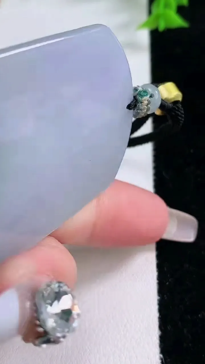 天然A货翡翠春带彩紫罗兰文殊菩萨吊坠，尺寸47.7-37.3-5.6，重量:25.75g
1月27日