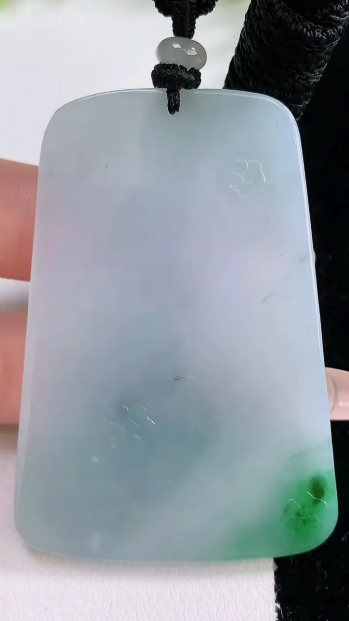 天然A货翡翠文殊菩萨吊坠，尺寸61.3-42.3-5.2，重量:35.33g
1月27日