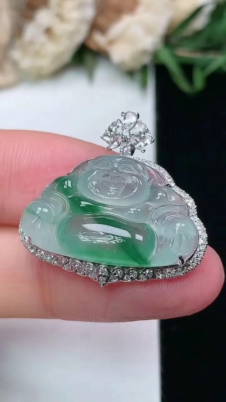 天然A货翡翠佛公吊坠，尺寸25-25-8.5，裸石14.6-23，重量:4.63g
1月27日