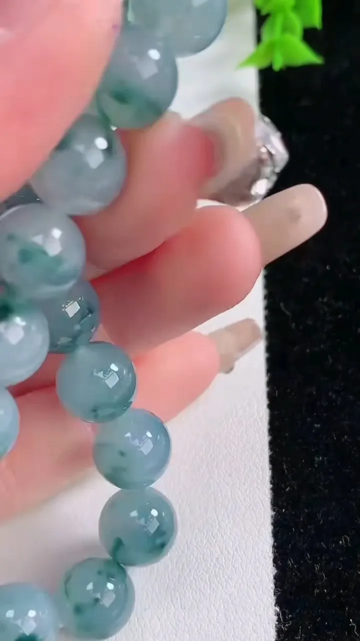 天然A货翡翠种飘花圆珠手串，尺寸10-19颗，重量:36.23g1月27日
工厂直销收藏佳品,种好水足，色泽均匀，有种有色，上手高大气！