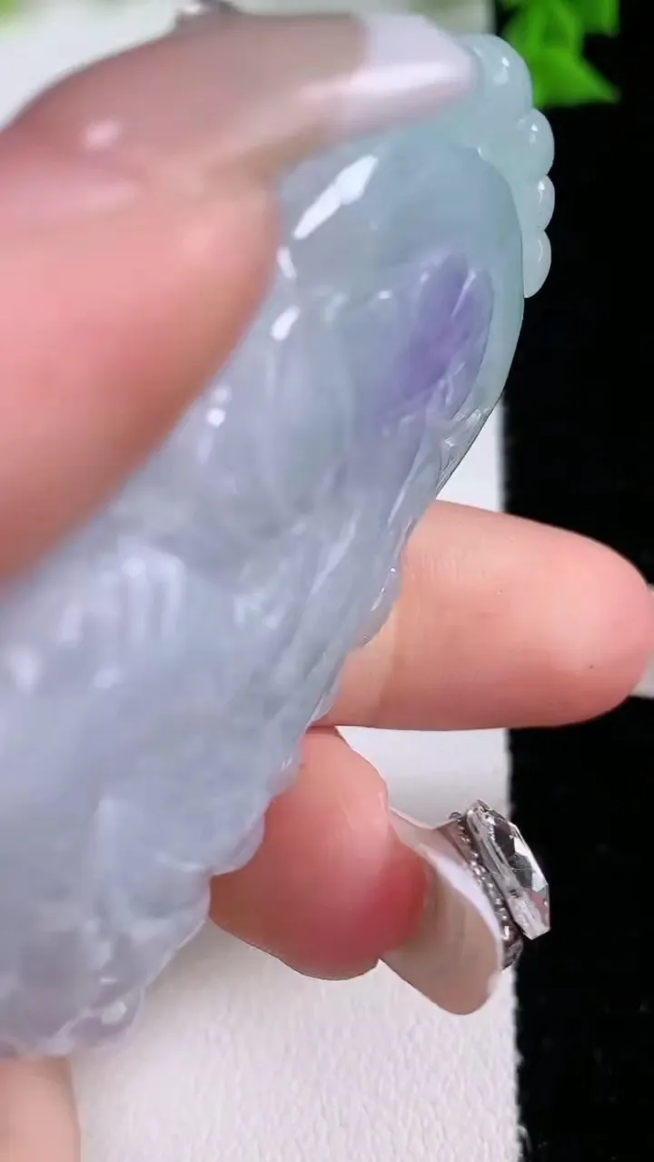 天然A货翡翠紫罗兰龙牌吊坠，尺寸57.5-32.8-12，重量:46.07g
1月27日