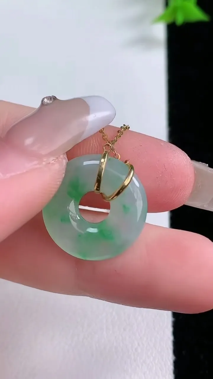 天然A货翡翠平安环吊坠，尺寸17.2-3.3，重量:3.29g
1月27日