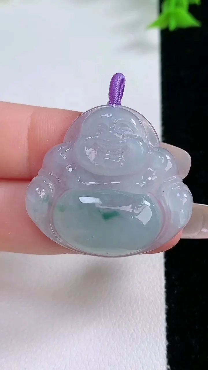 天然A货翡翠冰种飘花佛公吊坠，尺寸29.3-32-6，重量:8.20g
1月27日