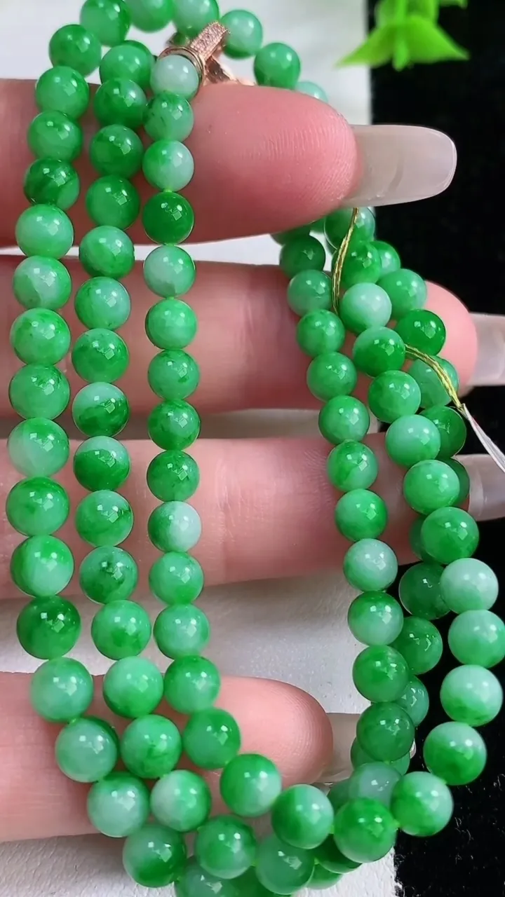天然A货翡翠圆珠项链，尺寸5-109颗，重量:25.03g1月27日
工厂直销收藏佳品,种好水足，色泽均匀，有种有色，上手高大气！