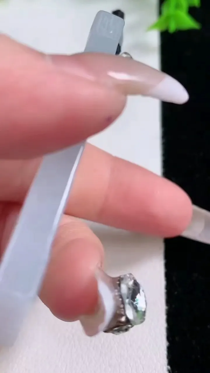 天然A货翡翠山水牌吊坠，尺寸56.7-28-5，重量:26.44g
1月27日