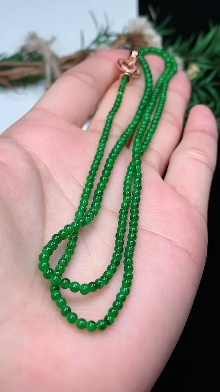 天然A货翡翠小米珠项链，尺寸2.4-226颗，重量:7.34g1月27日
工厂直销收藏佳品,种好水足