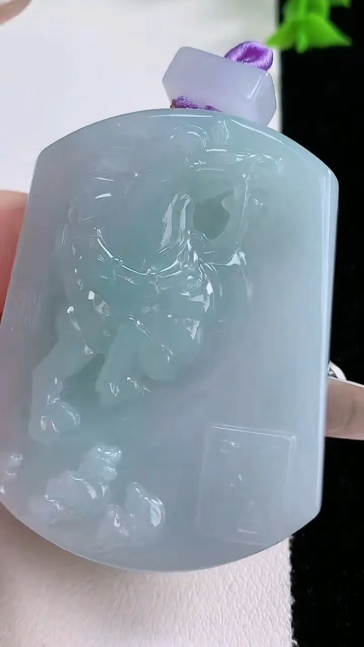 天然A货翡翠生肖马吊坠，尺寸52-38.7-11.3，重量:63.92g
1月27日