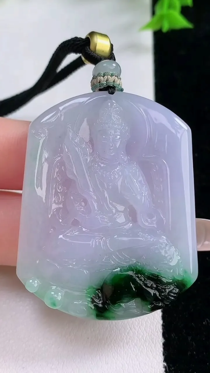 天然A货翡翠春带彩紫罗兰文殊菩萨吊坠，尺寸47.7-37.3-5.6，重量:25.75g
1月27日