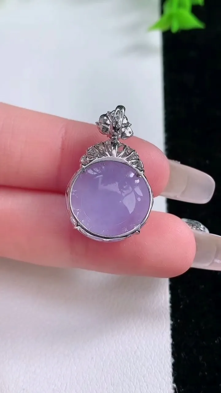 天然A货翡翠18K金紫罗兰蛋面吊坠，尺寸25.8-15-16.2-9.5，重量:5.13g
1月27日