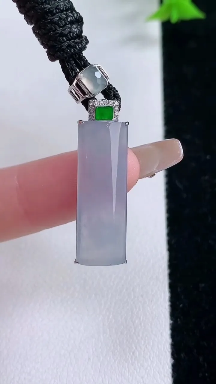 天然A货翡翠种紫罗兰无事牌吊坠，尺寸24.7-8.4-3.4，重量:4.54g
1月27日