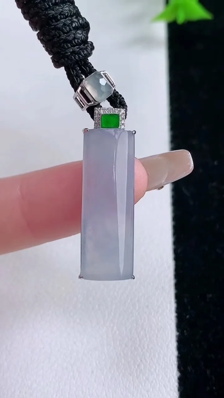 天然A货翡翠种紫罗兰无事牌吊坠，尺寸24.7-8.4-3.4，重量:4.54g
1月27日