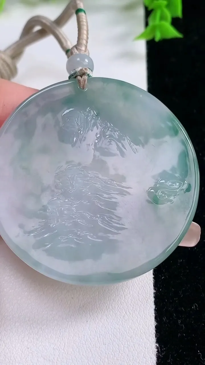 天然A货翡翠种飘花山水牌吊坠，尺寸51.5-5.4，重量:39.60g
1月27日