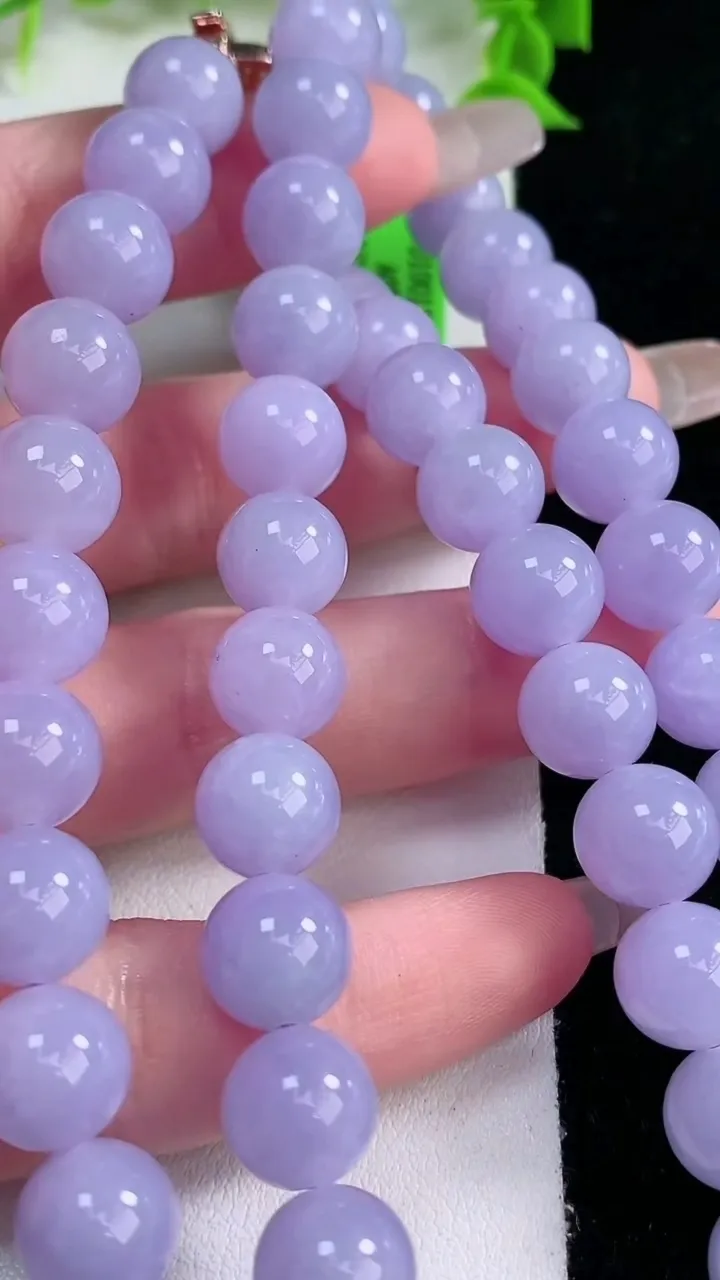 天然A货翡翠收藏级紫罗兰圆珠项链，尺寸9.6-59颗，重量:95.62g1月27日
工厂直销收藏佳品,种好水足，色泽均匀，有种有色，上手高大气！