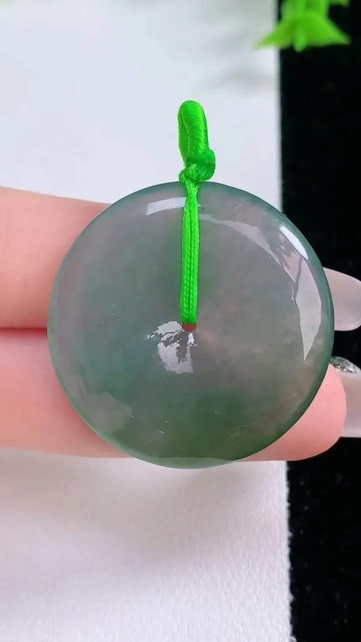 天然A货翡翠平安扣吊坠，尺寸31.4-5.2，重量:11.16g
1月27日