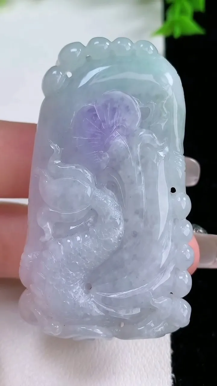 天然A货翡翠紫罗兰龙牌吊坠，尺寸57.5-32.8-12，重量:46.07g
1月27日