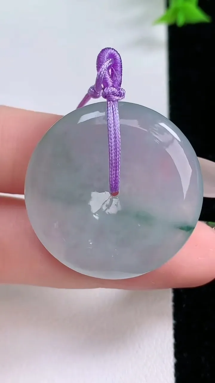 天然A货翡翠飘花平安扣吊坠，尺寸31.3-6，重量:12.11g
1月27日