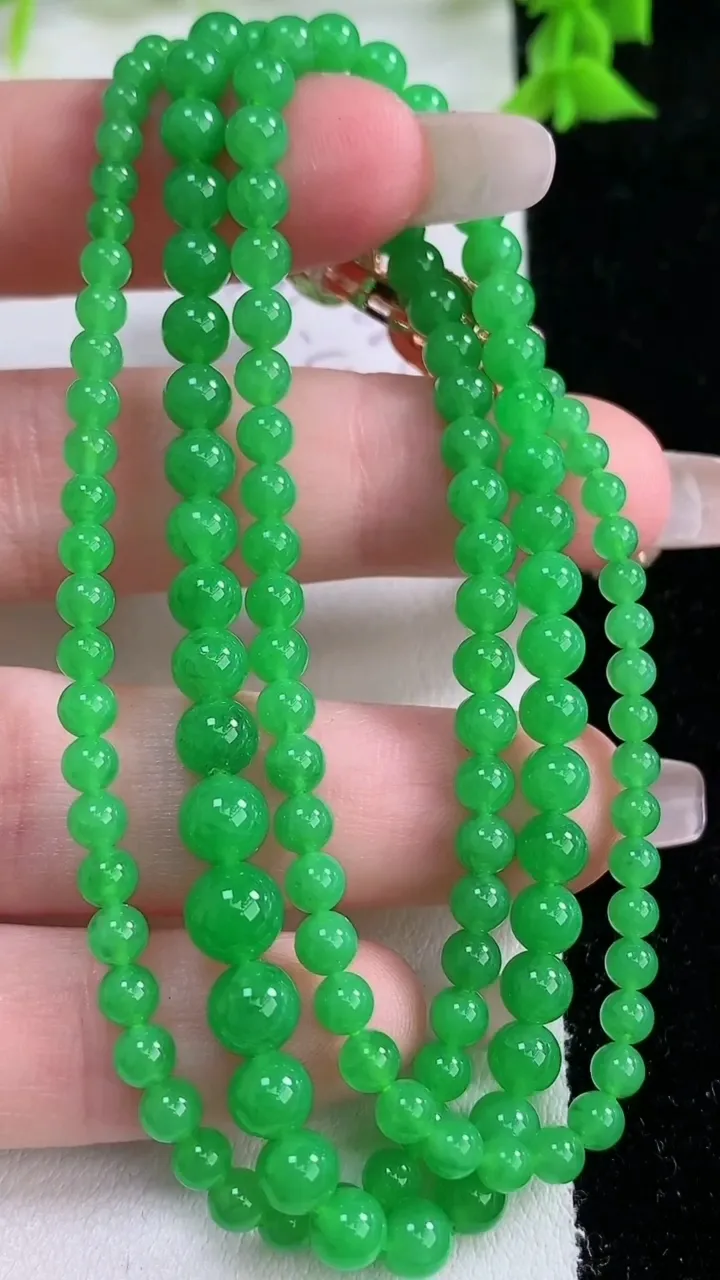 天然A货翡翠圆珠项链，尺寸5.8-136颗，重量:19.22g1月27日
工厂直销收藏佳品,种好水足