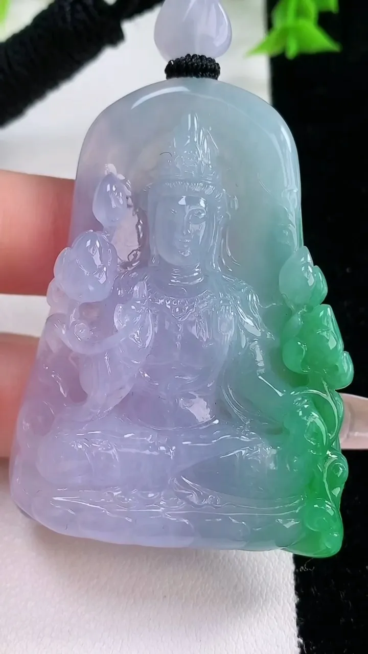 天然A货翡翠春带彩紫罗兰大势至菩萨吊坠，尺寸56-41-11，重量:48.26g
1月27日