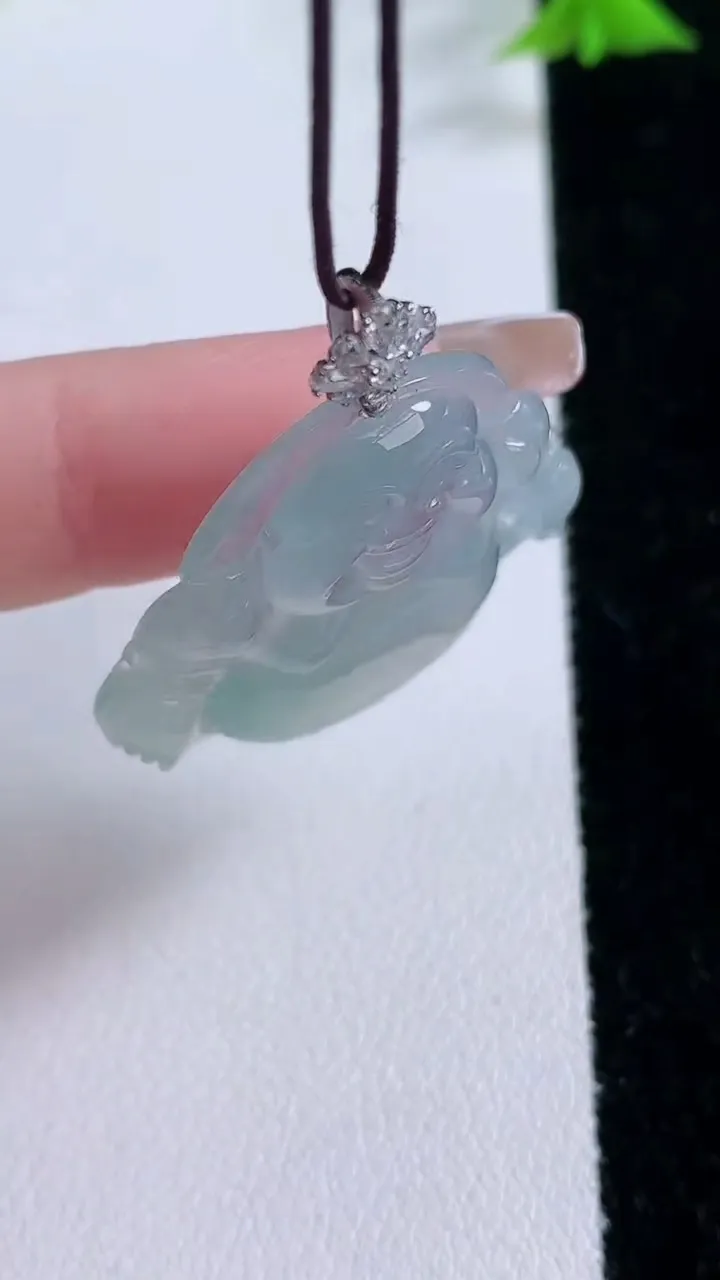 天然A货翡翠佛公吊坠，尺寸29.6-31.8-5.8，重量:8.75g
1月27日