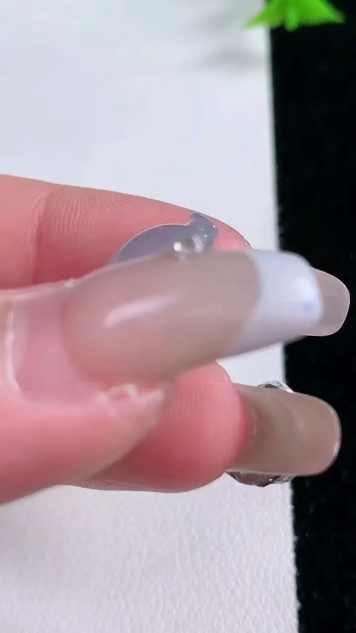 天然A货翡翠种飘花葫芦镶嵌件，尺寸23.3-16.6-8.6，重量:4.96g
1月27日