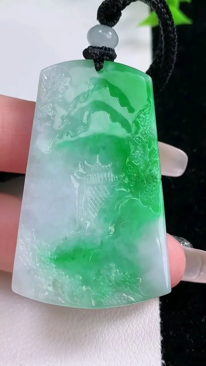 天然A货翡翠山水牌吊坠，尺寸50.6-30.5-5.6，重量:24.48g
1月27日