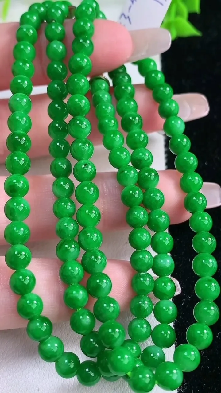 天然A货翡翠圆珠项链，尺寸5.3-118颗重量:27.10g
1月27日