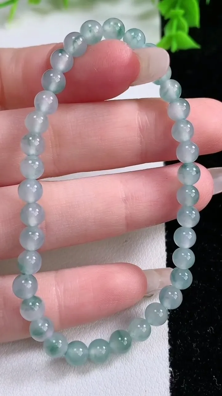 天然A货翡翠种飘花圆珠手串，尺寸5-36颗，重量:8.23g1月27日
工厂直销收藏佳品,种好水足，色泽均匀，有种有色，上手高大气！