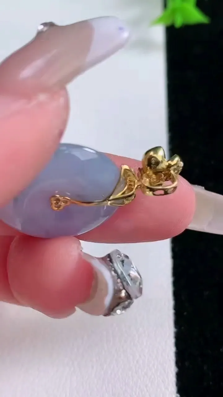 天然A货翡翠18K金紫罗兰平安扣吊坠，尺寸20-5，重量:5.14g
1月27日