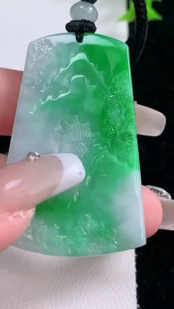 天然A货翡翠山水牌吊坠，尺寸50.6-30.5-5.6，重量:24.48g
1月27日