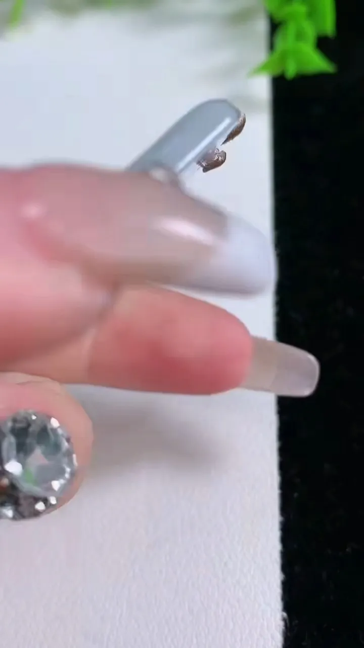 天然A货翡翠大势至菩萨吊坠，尺寸56.4-48.4-5.3，重量:29.60g
1月27日