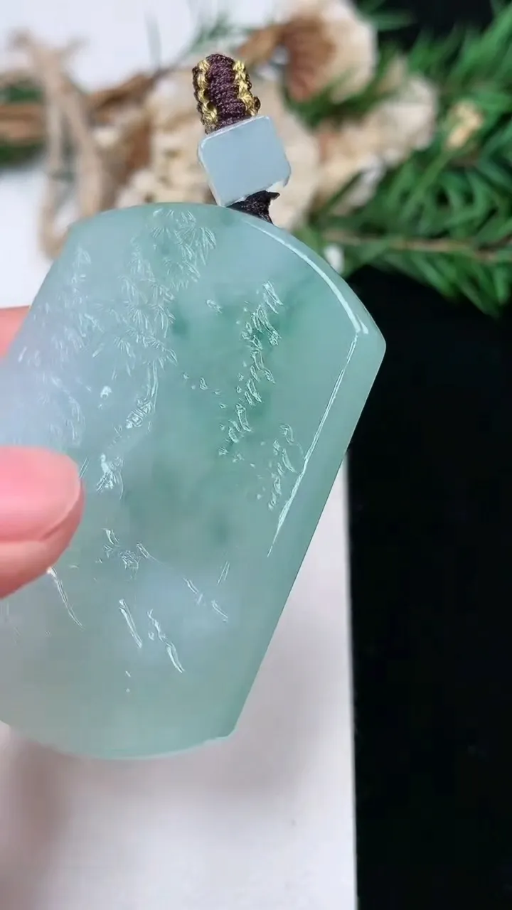 天然A货翡翠飘花山水观音菩萨吊坠，尺寸52.2-38.7-5.6，重量:29.62g
1月27日